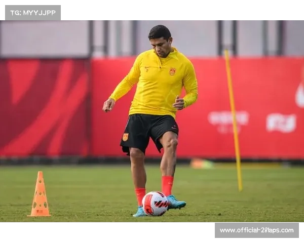 艾克森鲍亚雄谢维军恐缺席中泰对决国足阵容再遇挑战 艾克森鲍亚雄谢维军恐缺席中泰对决国足阵容再遇挑战