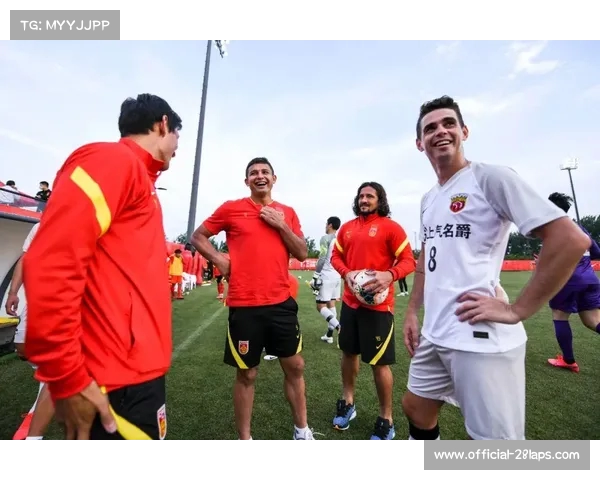 黄健翔称赞中超球迷热情让热爱足球的伟大更加闪耀 黄健翔称赞中超球迷热情让热爱足球的伟大更加闪耀