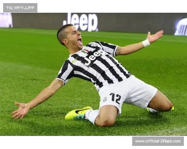 林良铭射门被挡 法比奥补射绝妙扳平比分